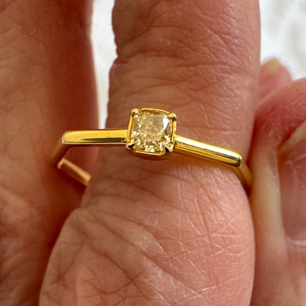 18 k yellow Gold Square-Cut Solitaire Ring, yellow diamond - Picture 8 of 8
